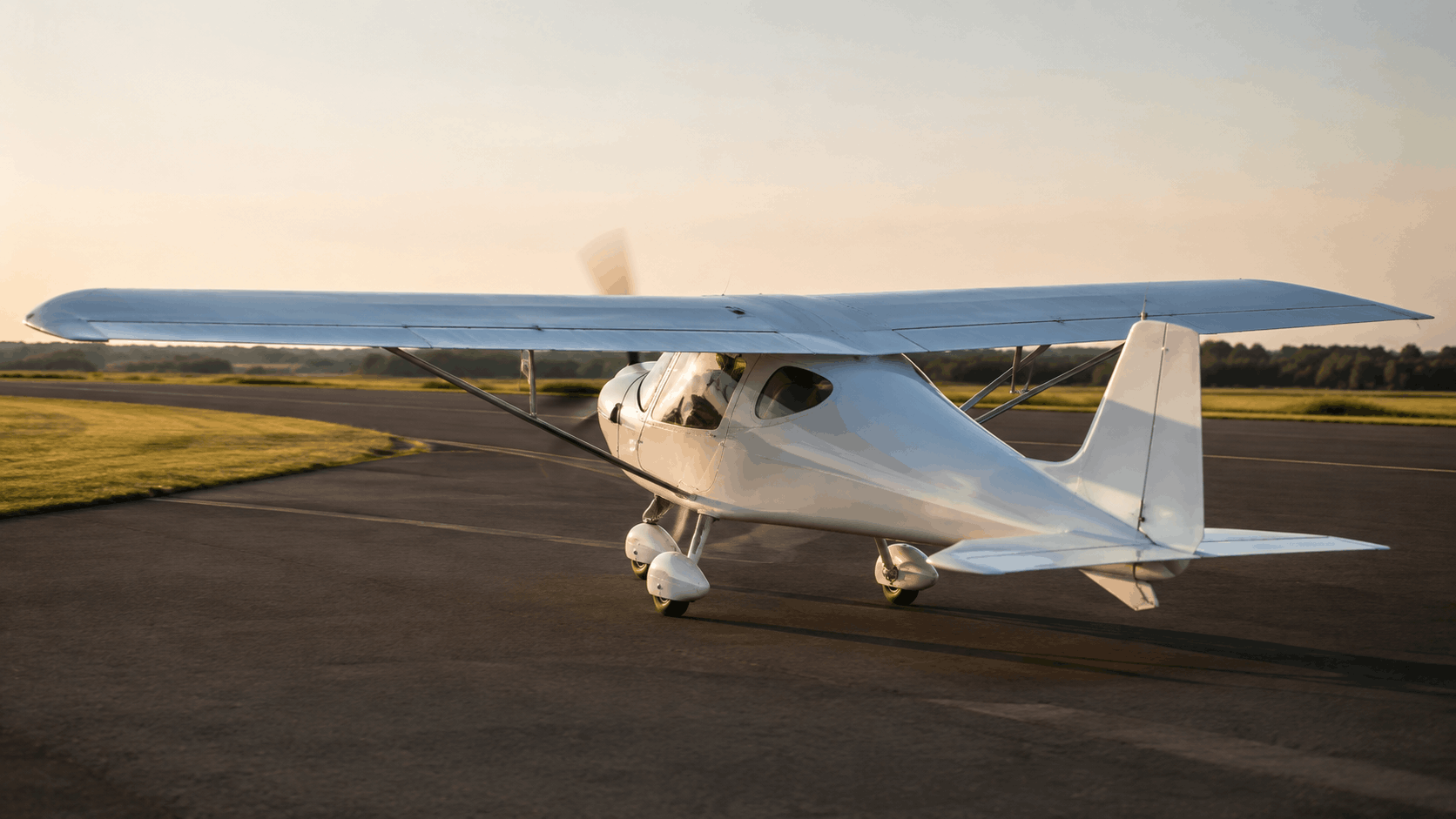 Ikarus C42-style light aircraft in flight — temporary duplicate image to be replaced