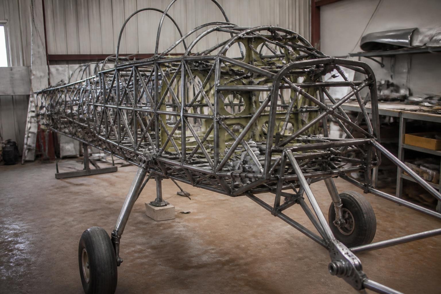 Steel-tube fuselage structure of a vintage biplane